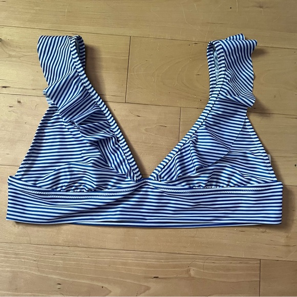 NWOT Aerie Triangle Ruffle Swim Top - Picture 1 of 2